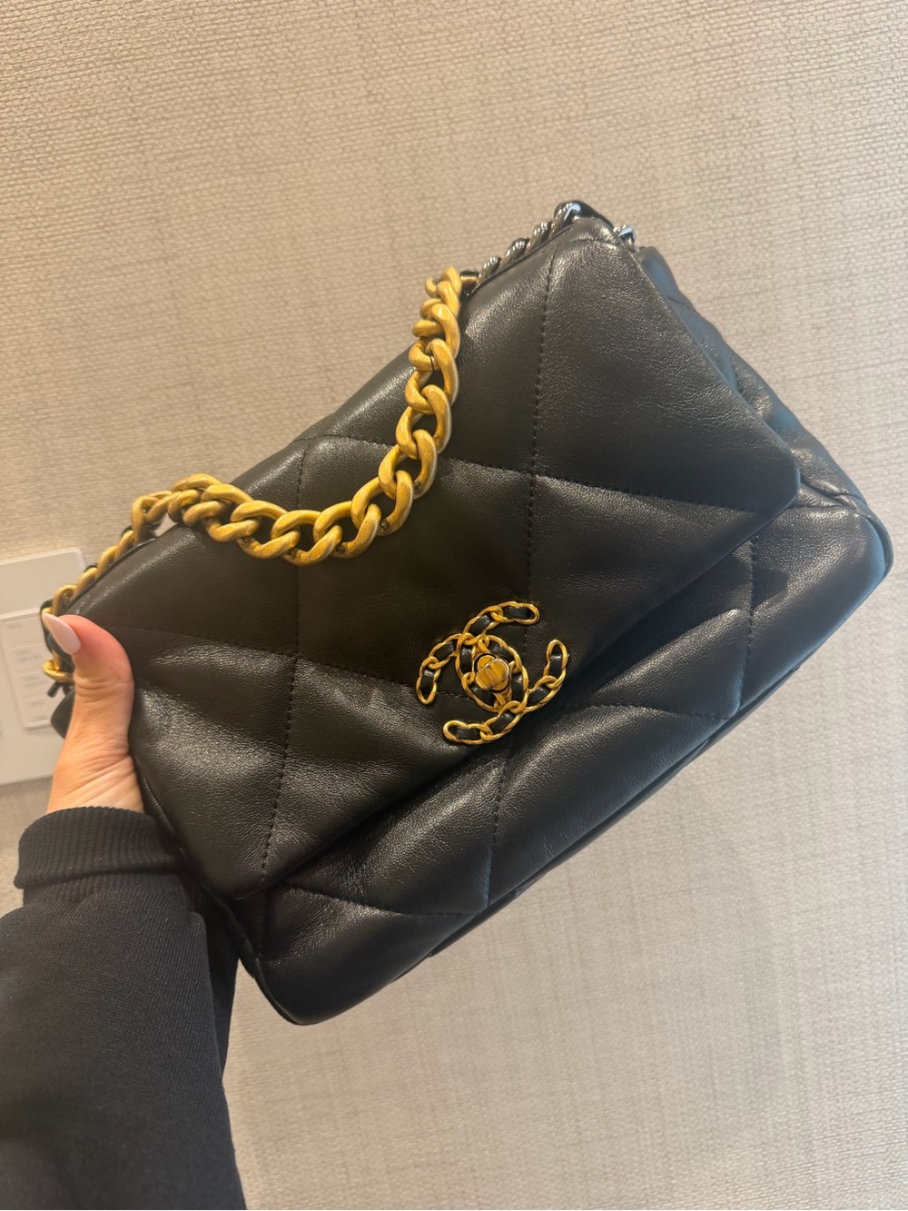 Black Chanel 19 Small/medium bag